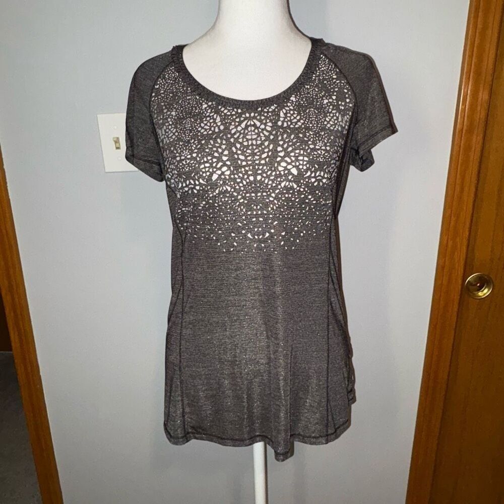 Lululemon Run‎ Wild reflective tech t-shirt gray size 6